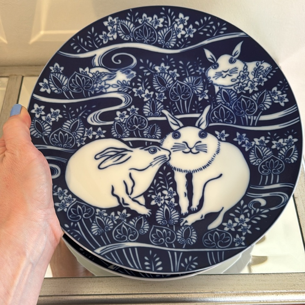 SIGMA BLUE RABBIT TABLESETTER SET OF 4 DINNER PLATES - Picture 2 of 6